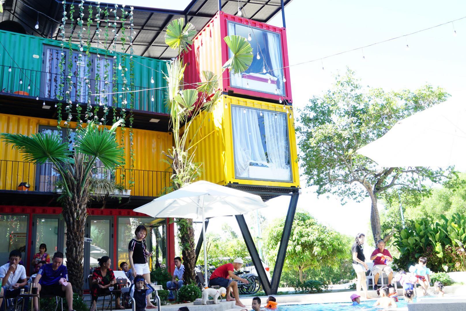 khám phá Rainbow Hotel Cửa Lò container